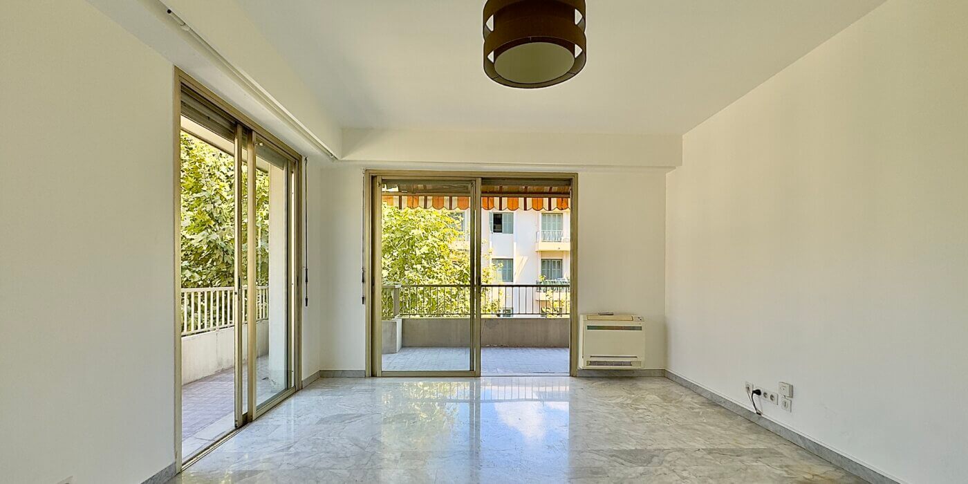 2-Room Apartment Gambetta - High Floor with Parking & Cellar | Nice City Center